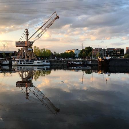 Schiffshotel "Schlafen Im Hafen" Hamburg Bagian luar foto