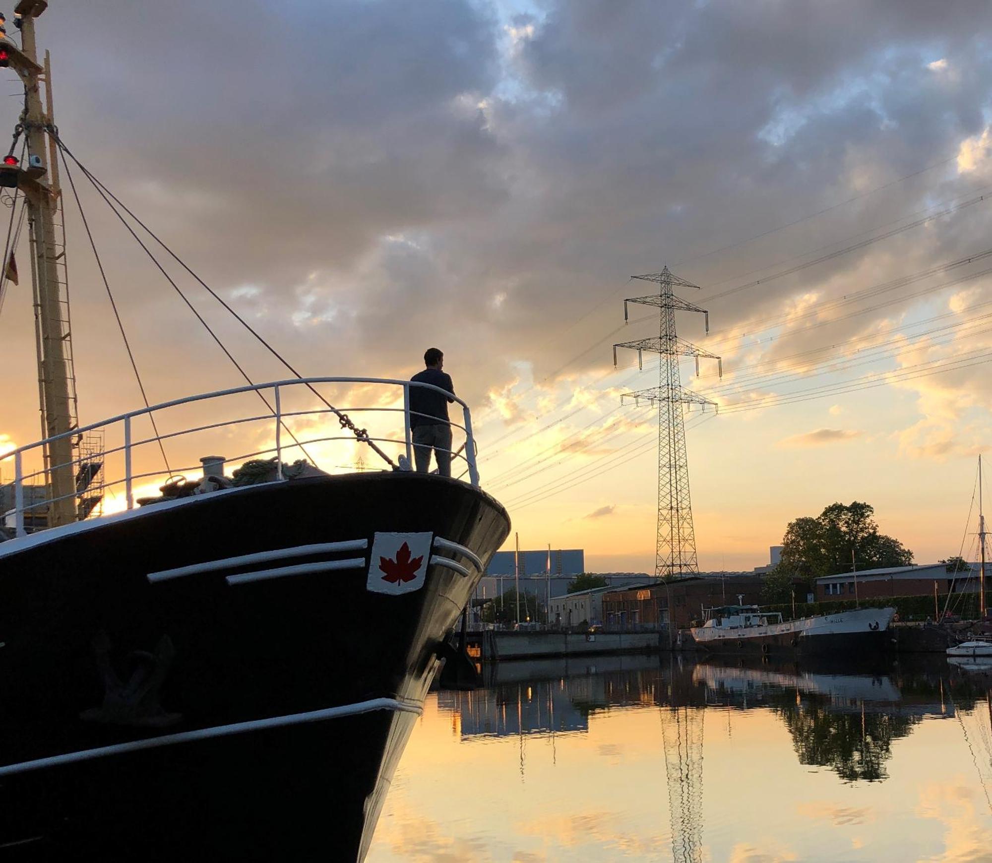 Schiffshotel "Schlafen Im Hafen" Hamburg Bagian luar foto
