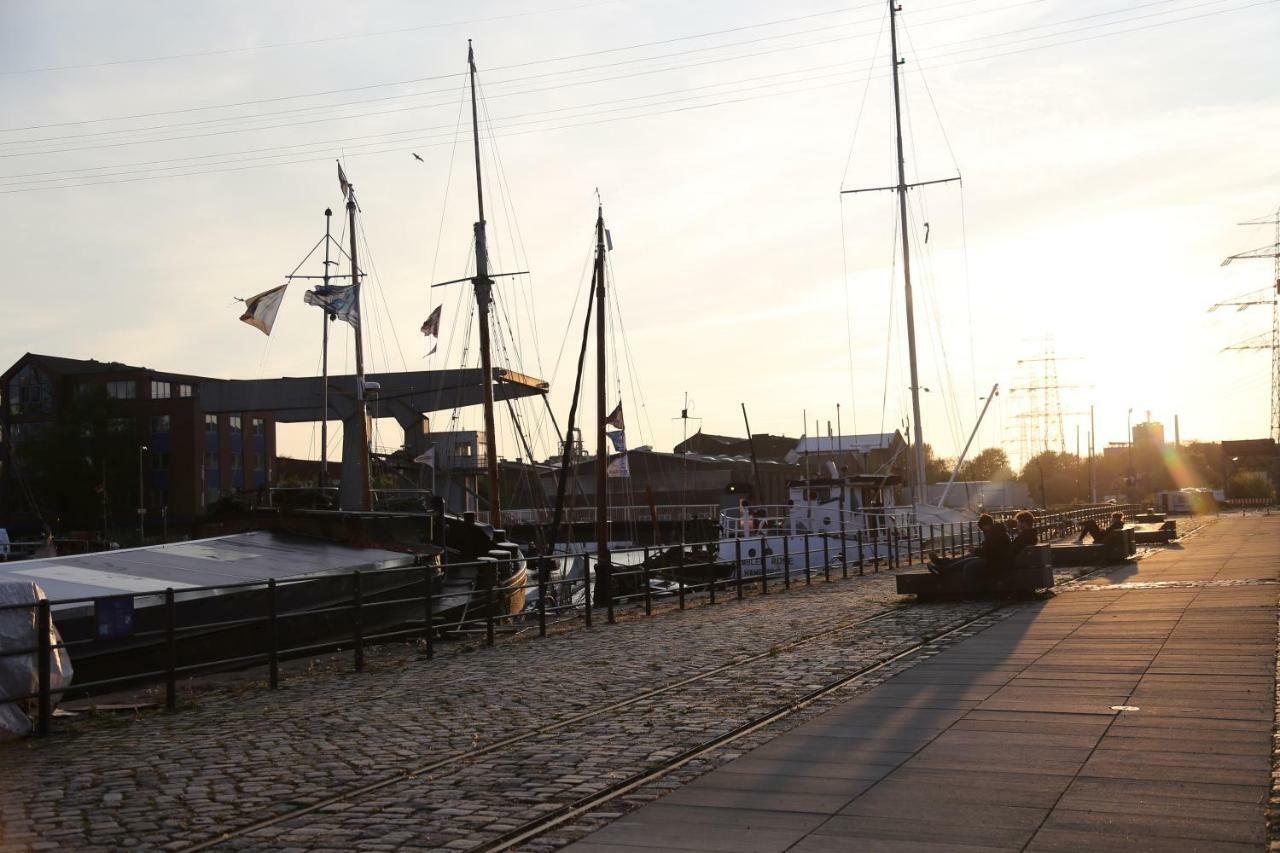Schiffshotel "Schlafen Im Hafen" Hamburg Bagian luar foto