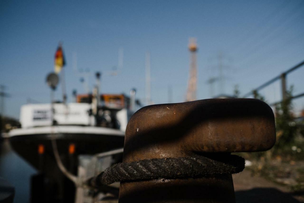 Schiffshotel "Schlafen Im Hafen" Hamburg Bagian luar foto